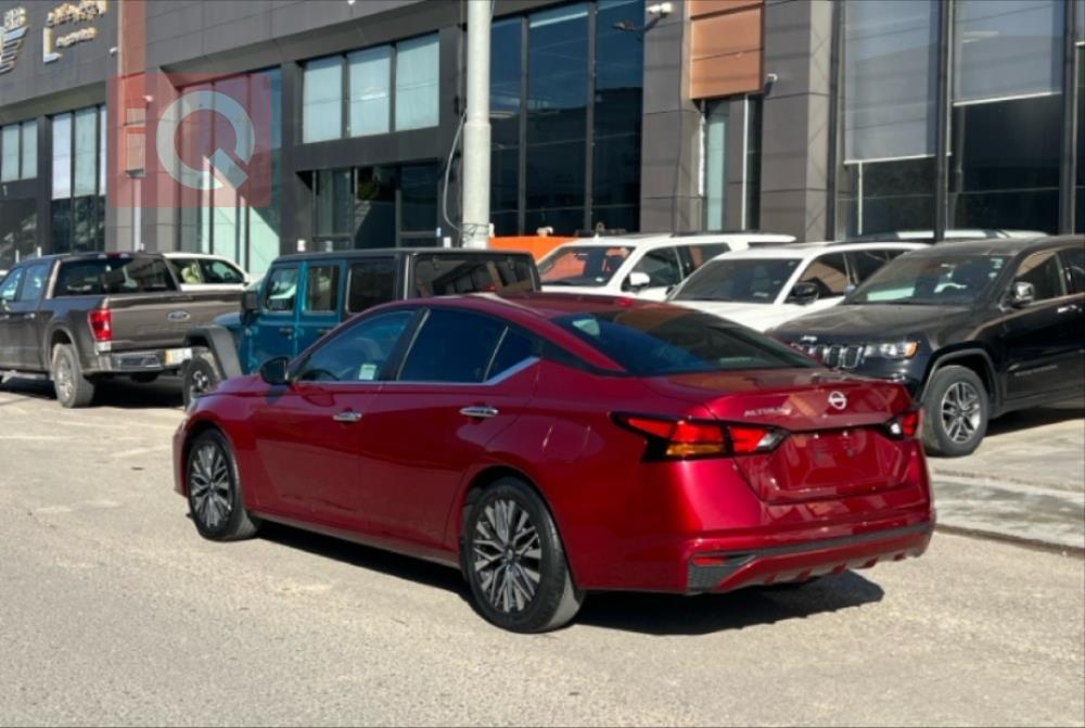 نيسان ألتيما